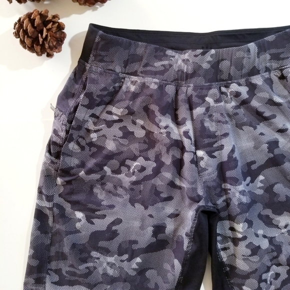 LULULEMON | T.H.E Short Linerless 9” Short Variegated Mesh Camo Black - Picture 8 of 14